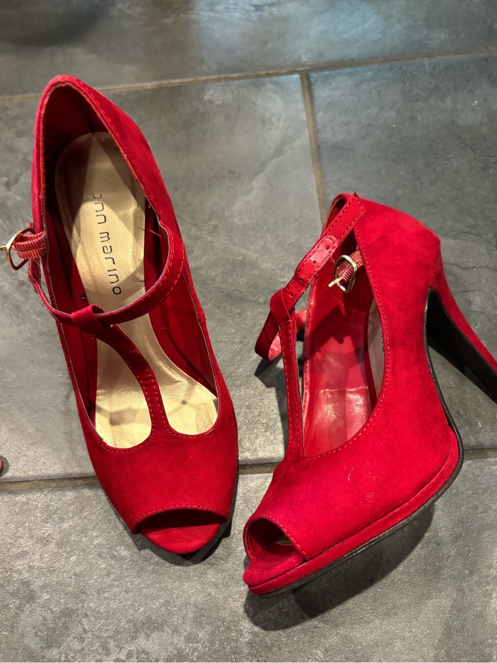Women’s Ann Marino “el dorado” red peep toe heels pumps size 6